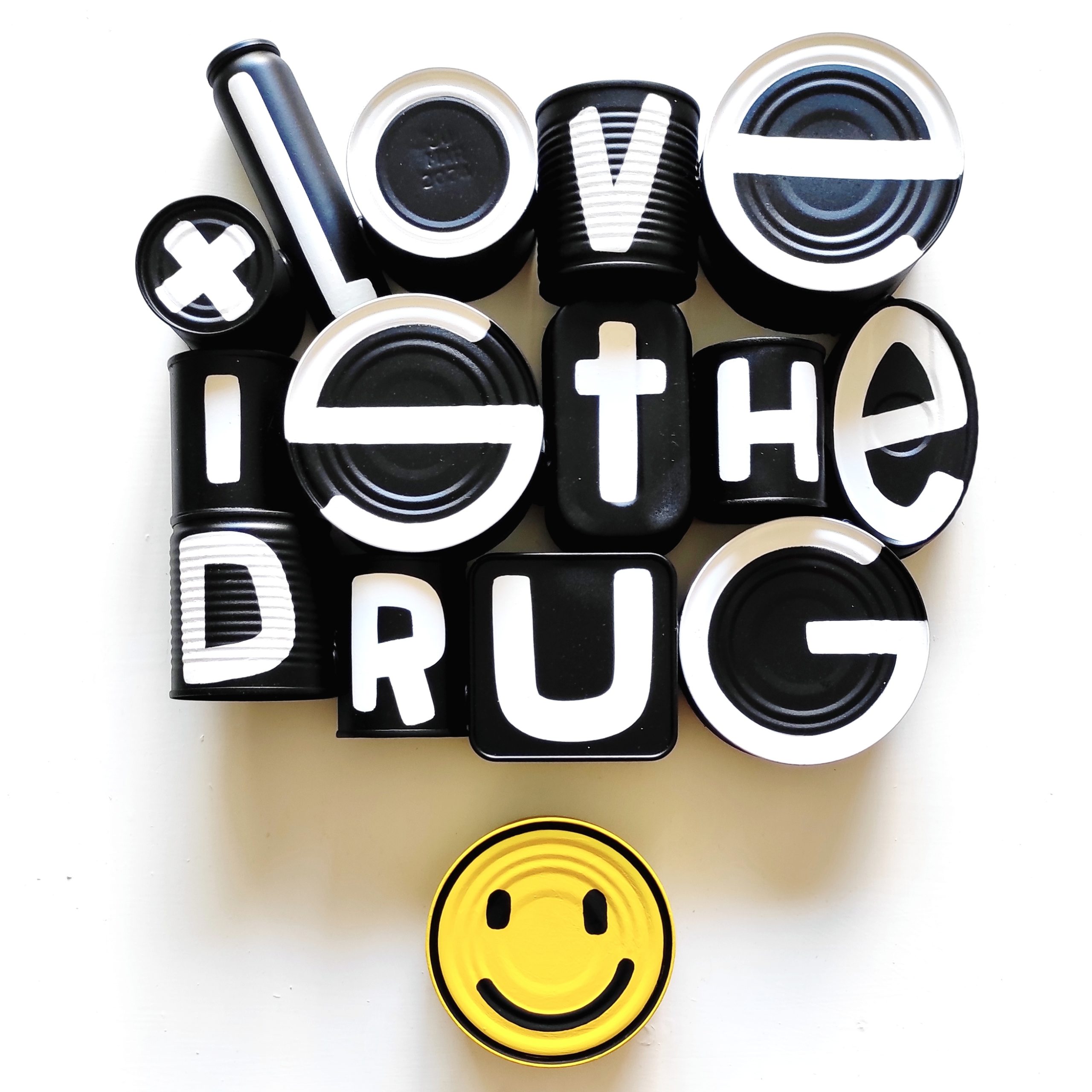 Me Lata, Love is the drug, 40x34x7cm, Cans, spraypaint and acrylic, 2022