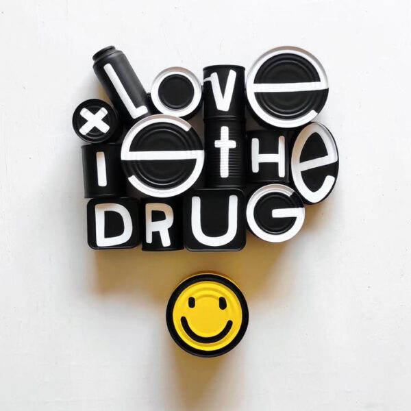 me-lata-love-is-the-drug-galerie-dumas-linz