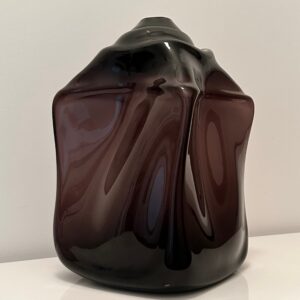 verena-schatz-black-cuboid-2-galerie-dumas-linz
