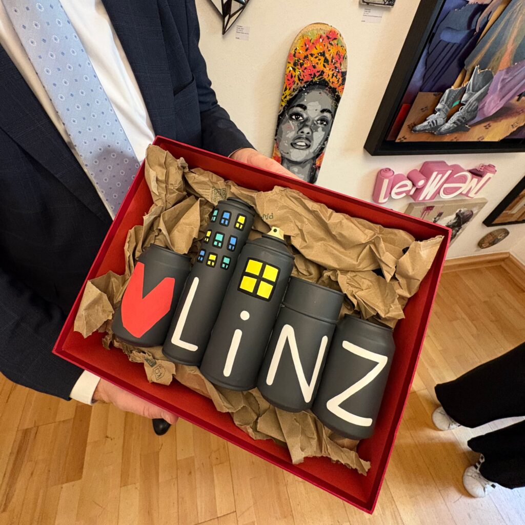 Mayor-of-Linz-Visits-Streetart-Edition-3-Me-lata-galerie-dumas-linz