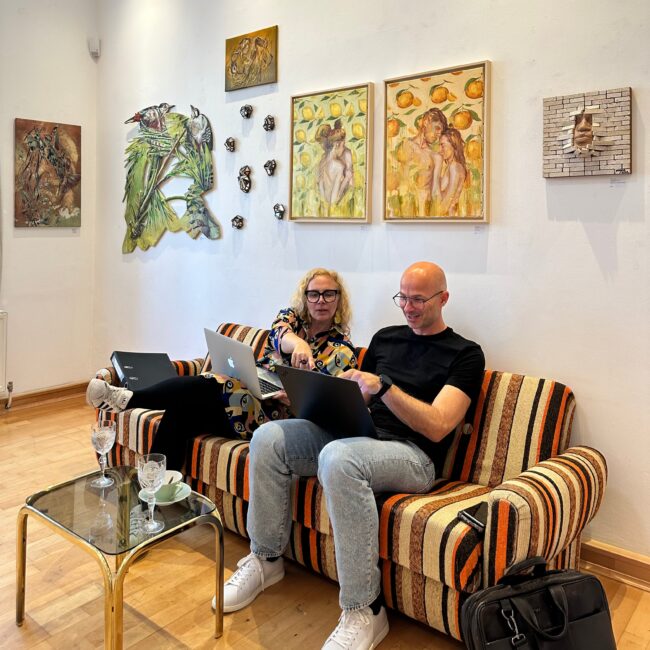 taking-care-of-art-behind-the-scenes-galerie-dumas-linz